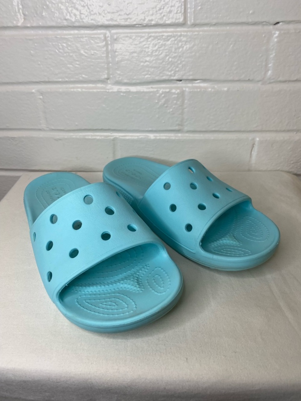 Crocs Aqua Blue Saturday Slides